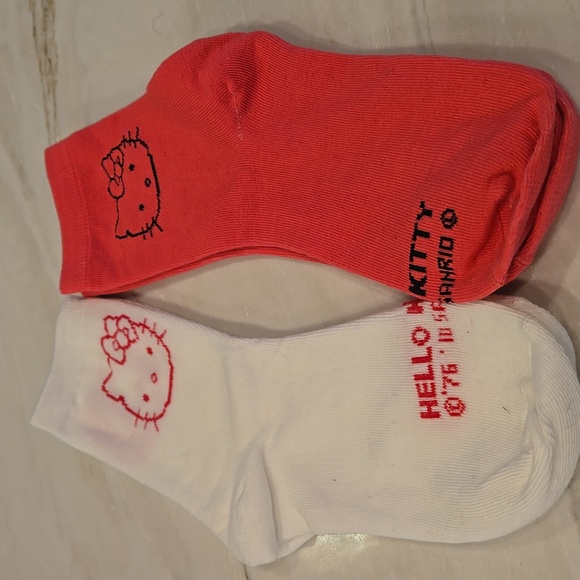 Bundled 2 Pr. 4 U - Hello Kitty socks. Neon pink and white - Picture 1 of 3